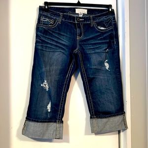 Maurice’s capri length distressed denim Jean shorts for women. Size 11/12